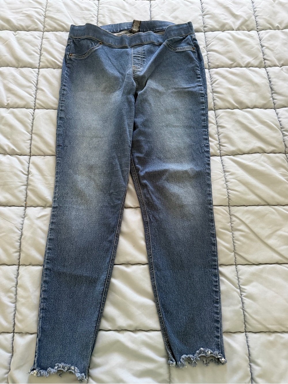 Women's Blue Skinny Jeans with Frayed Hem